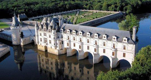 Reluzentes Castelos e Deliciosos Vinhos