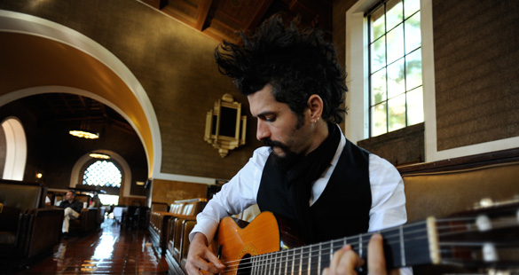 Grecco Buratto lança trabalho autoral em SP