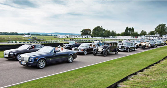 Rolls-Royce comemora centenário com desfile