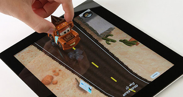 Brinquedos interagem com iPad