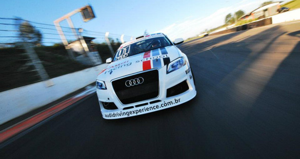 Audi realiza cursos de pilotagem em Interlagos