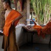 Luang Prabang, novices - imagem flickr Hanoi Mark