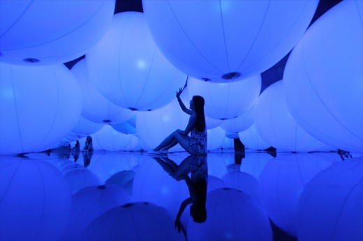 hong-kong-arts-center-teamlab-exhibition-art-blue-balls1