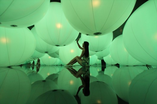 hong-kong-arts-center-teamlab-exhibition-art-green-balls1