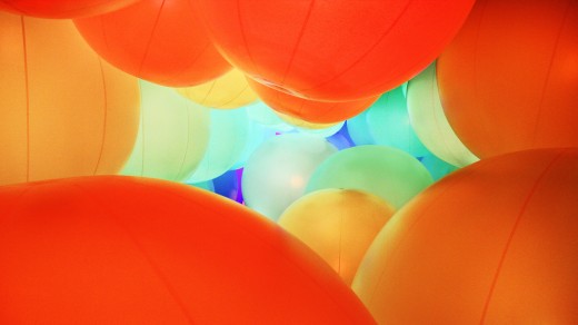 hong-kong-arts-center-teamlab-exhibition-art-orange-balls