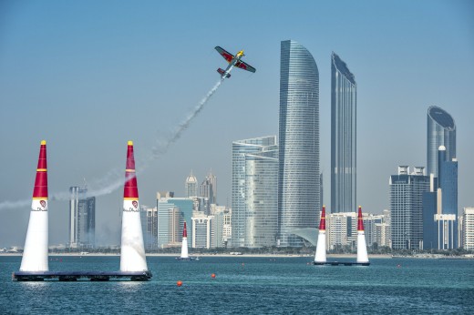 Abu Dhabi foi o cenário da volta do Red Bull Air Race após três anos