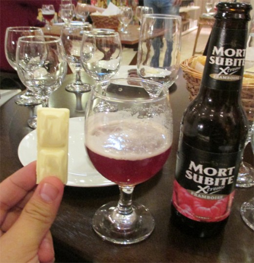 A cerveja belga Mort Subite Xtreme Framboise harmonizada com chocolate branco (Foto: Marcos Garcia/PPOW)