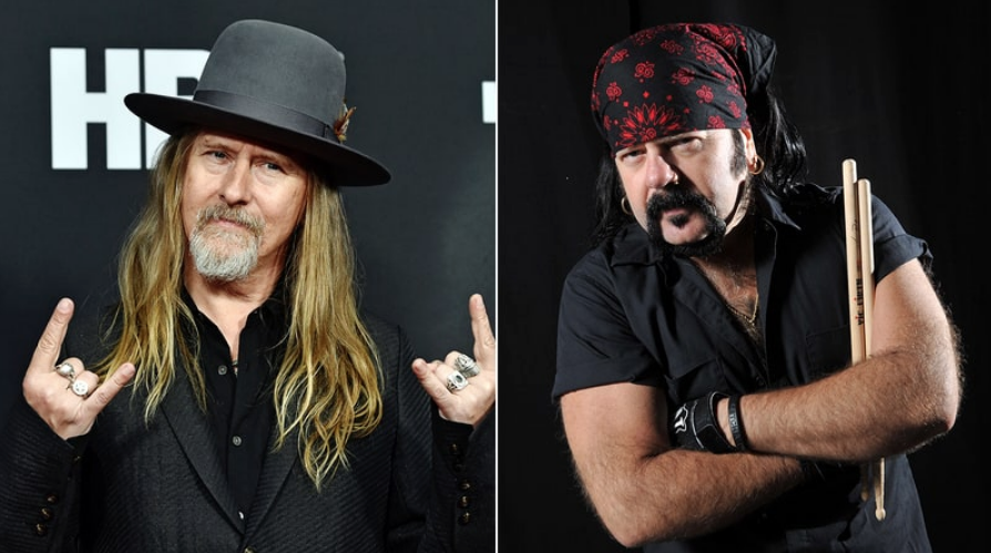 Jerry Cantrell do Alice in Chains presta homenagem a Vinnie Paul durante show