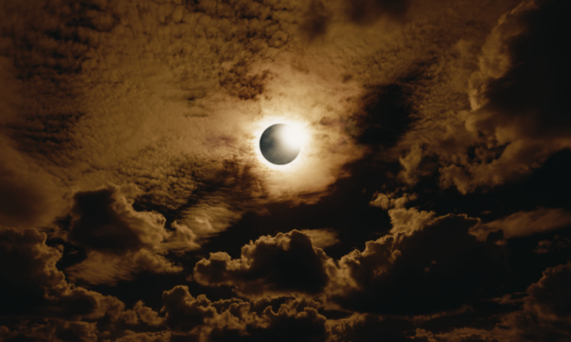 Eclipse Solar Total em Áries – 8 de Abril de 2025